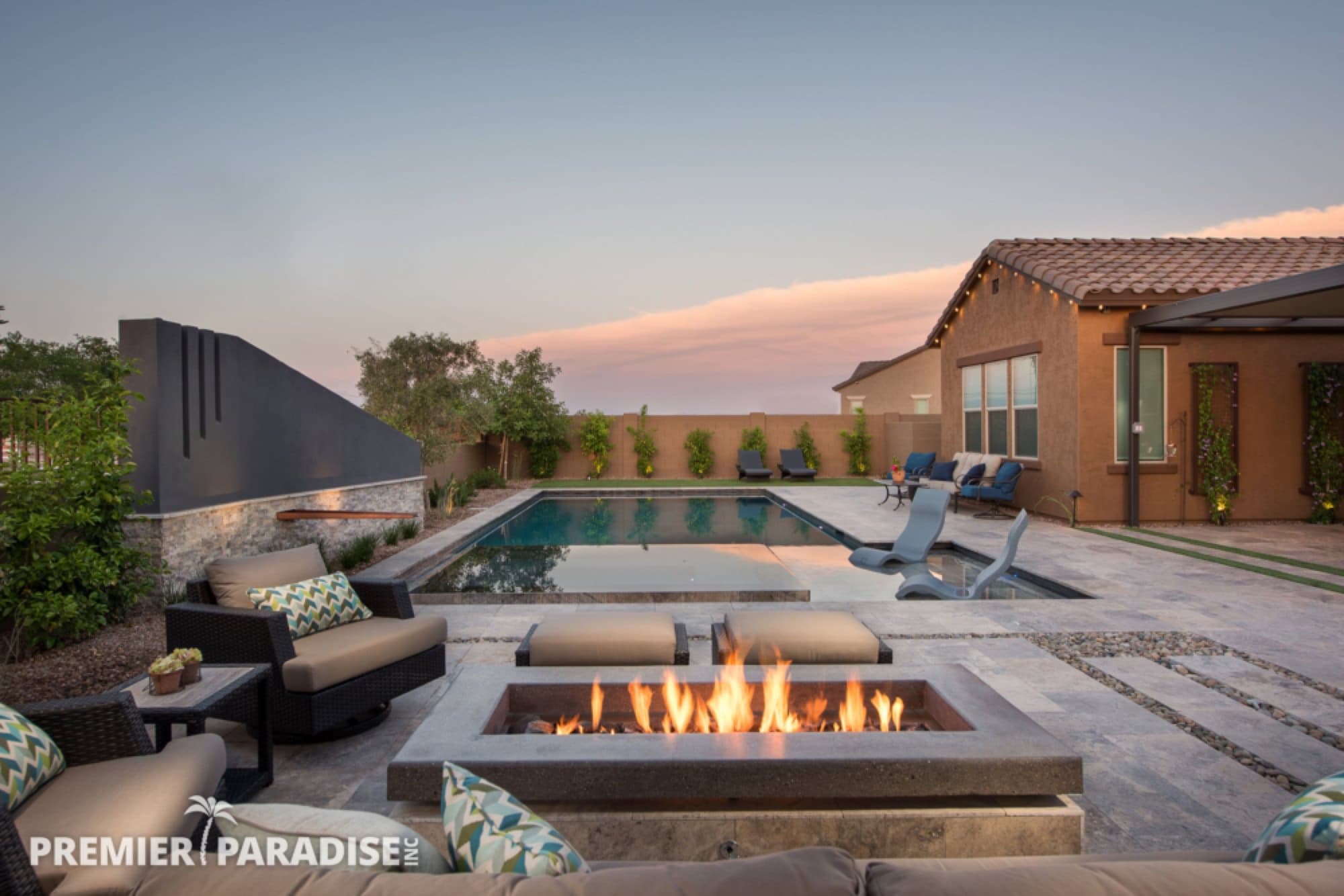 Modern Perimeter Overflow Spa & Luxury Outdoor Living ...