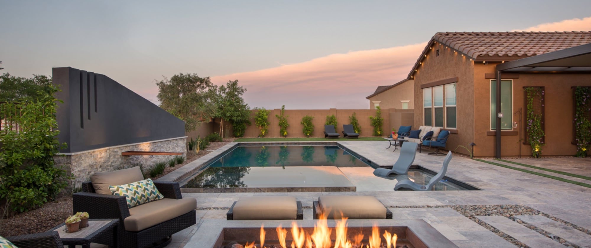 Modern Perimeter Overflow Spa & Luxury Outdoor Living Space | Queen ...